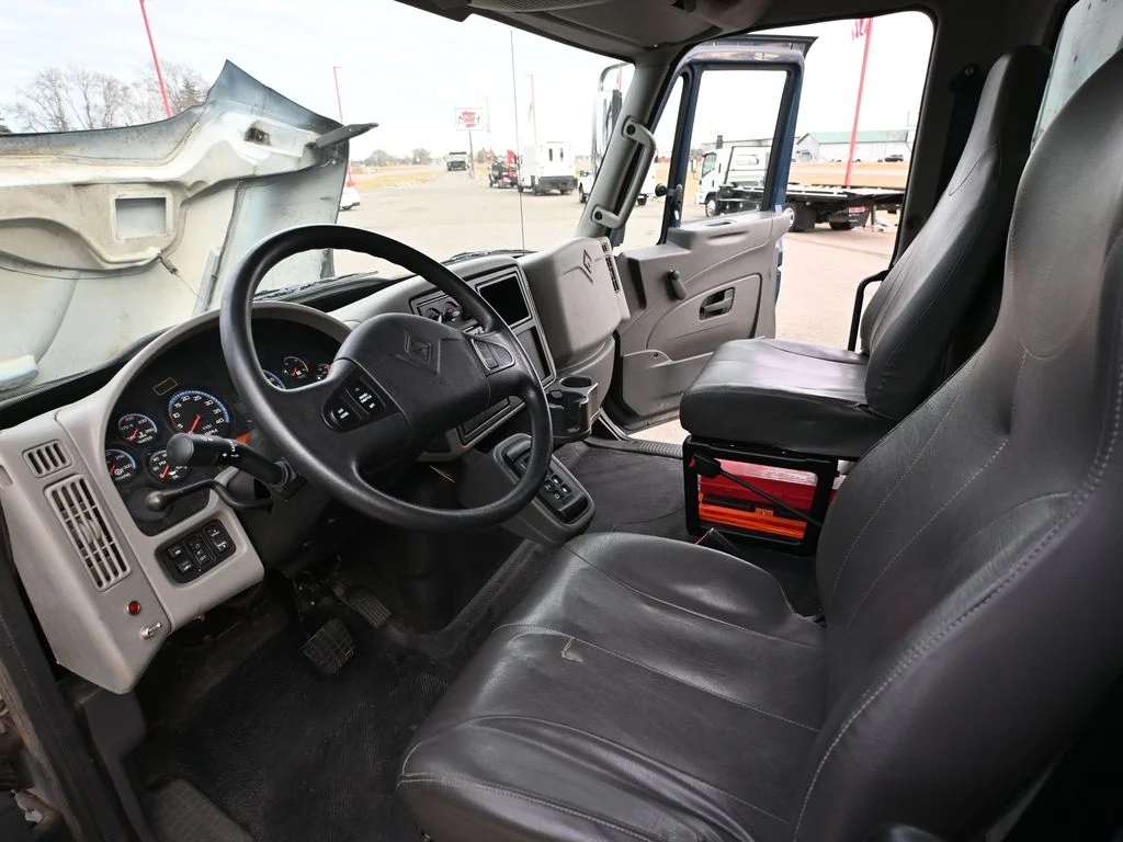 Used 2013 Blue International Series 4400 image 29