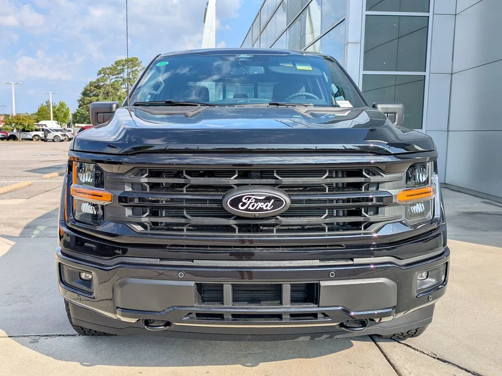 New 2026 Agate Black Metallic Ford XLT image 8
