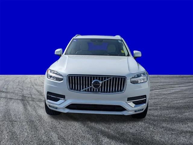 Certified Used 2022 Crystal White Metallic Volvo T6 Inscription image 10