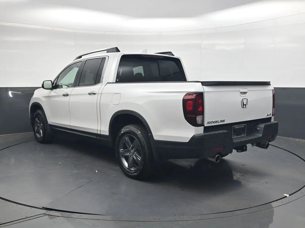 Certified Used 2023 Platinum White Pearl Honda RTL-E image 6