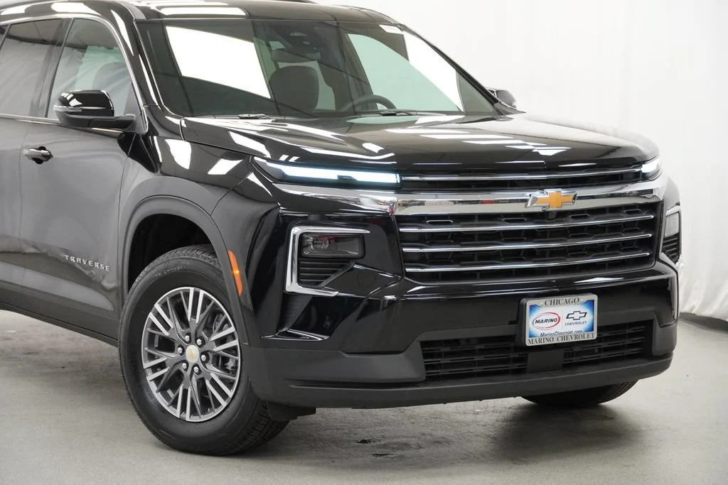 New 2026 Mosaic Black Metallic Chevrolet LT image 8