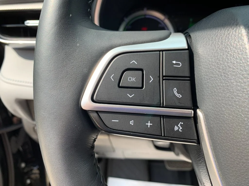 Used 2022 Black Toyota Platinum image 28