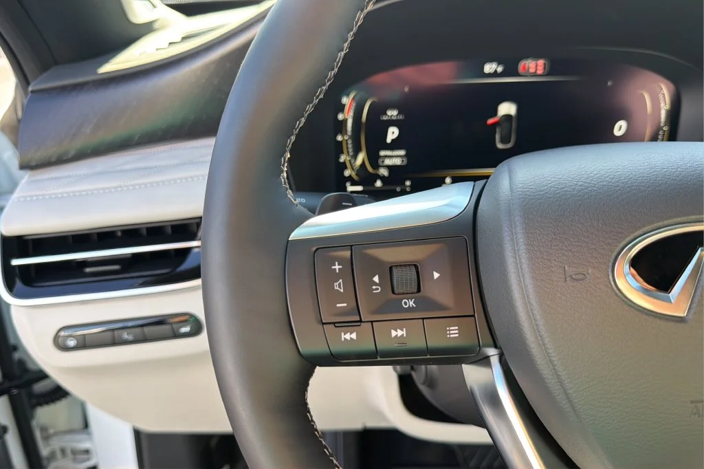 New 2027 2T RAD WHT INFINITI Autograph AWD image 21