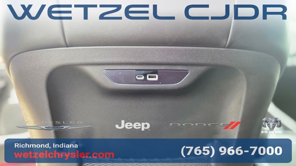 New 2027 Red Hot Pearl-Coat Exterior Paint Chrysler Limited image 36