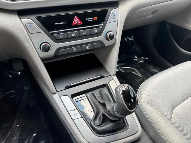 Used 2017 Lakeside Blue Hyundai SE image 26
