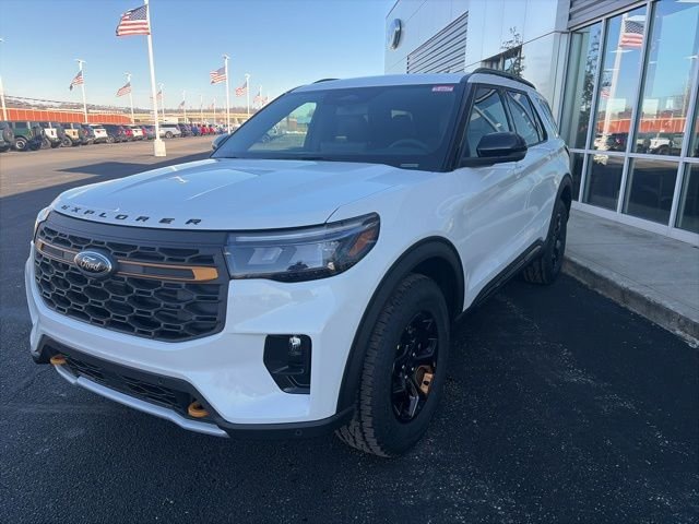 New 2026 Star White Metallic Tri-Coat Ford Tremor® image 36