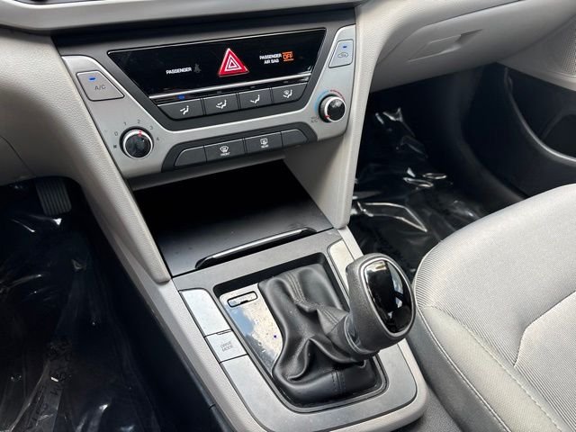 Used 2017 Lakeside Blue Hyundai SE image 26