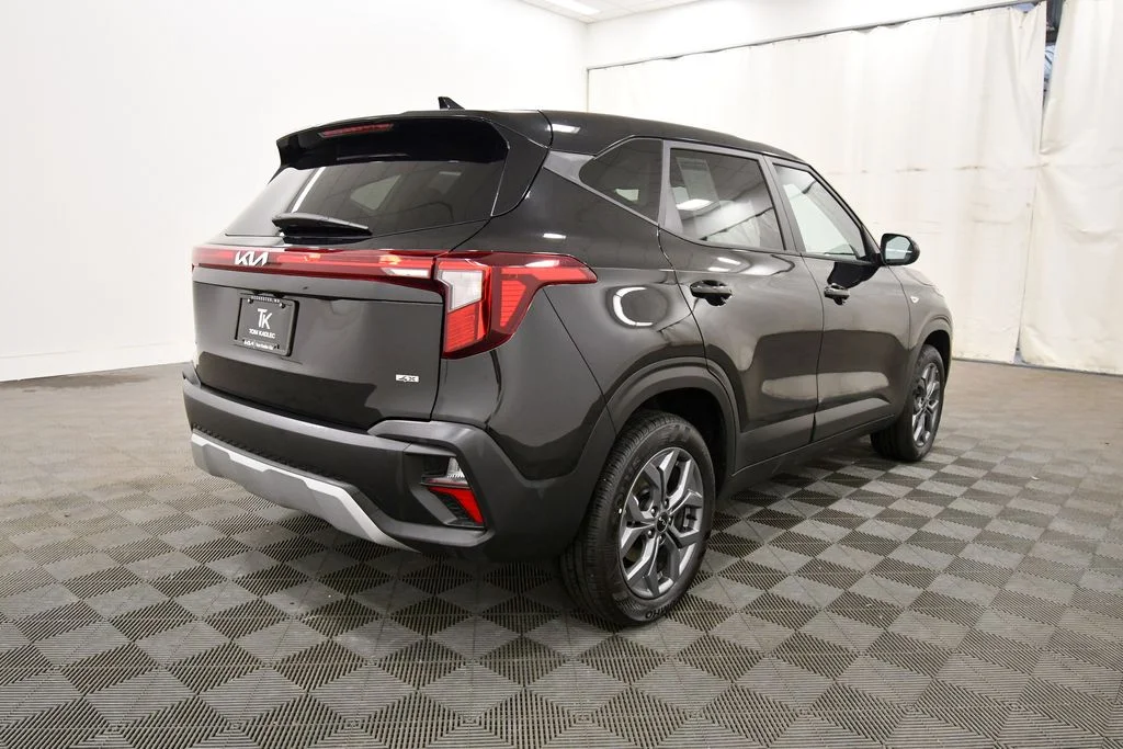 Certified Used 2026  Kia LX image 8