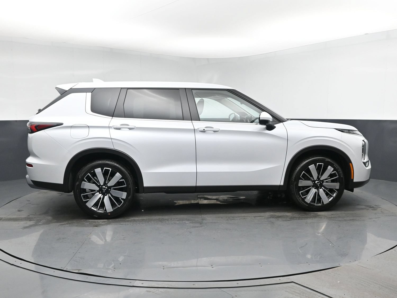 New 2026 White Mitsubishi SE 1.5T 2WD image 3