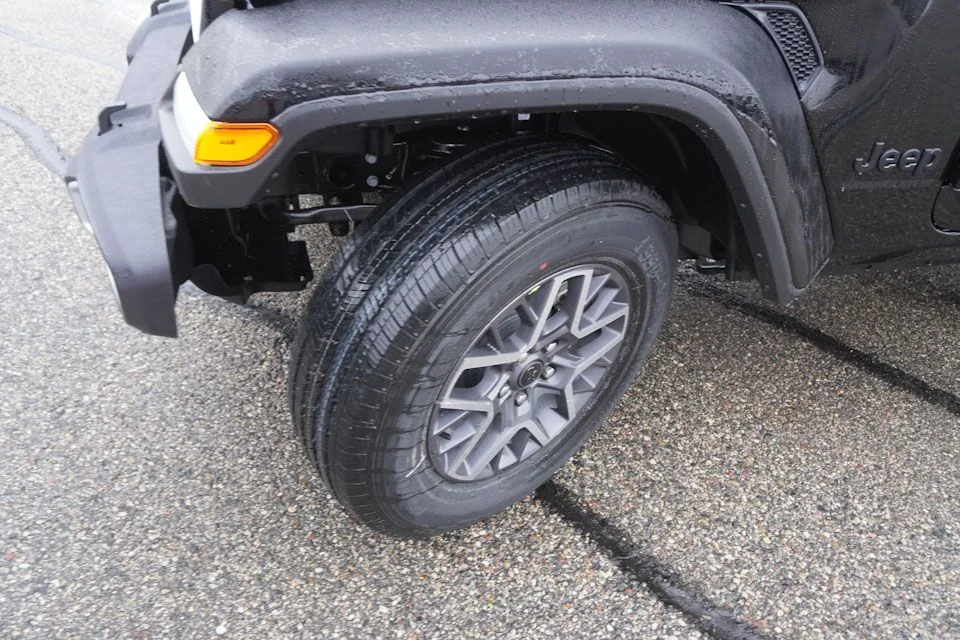 New 2025 Black Clear-Coat Exterior Paint Jeep Sahara image 9