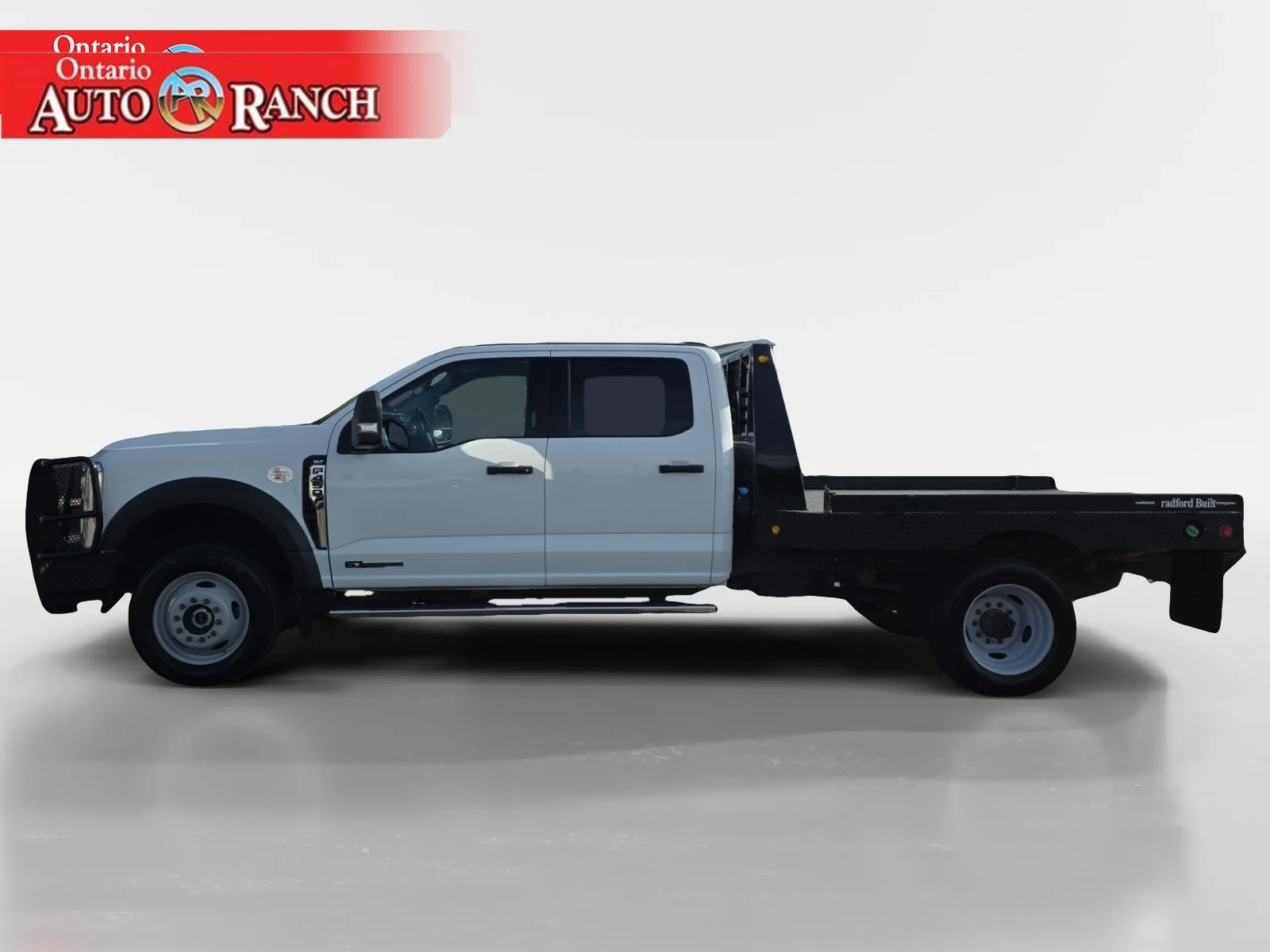 Used 2024 Oxford White Ford XLT image 2