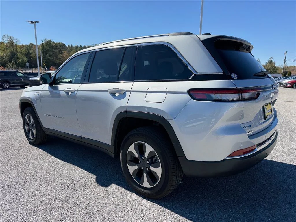 Used 2023 Silver Jeep 4xe image 5