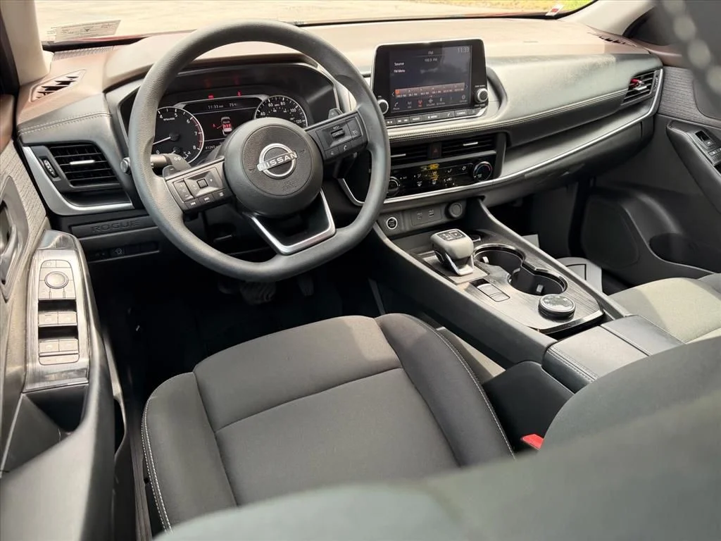 Used 2023 Red Nissan S image 7