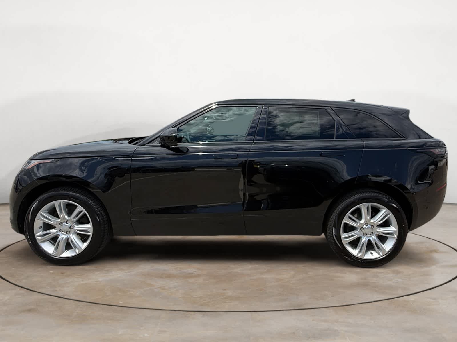 New 2026 Santorini Black Land Rover S image 2