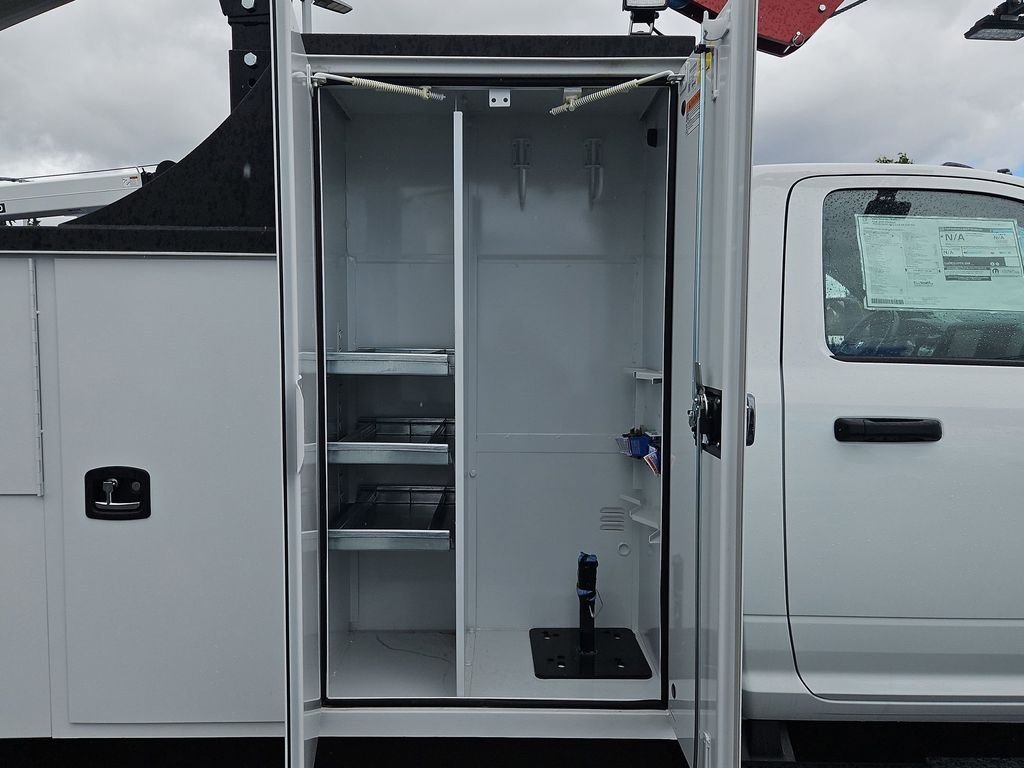 New 2024 Bright White Clear-Coat Exterior Paint RAM Tradesman image 40