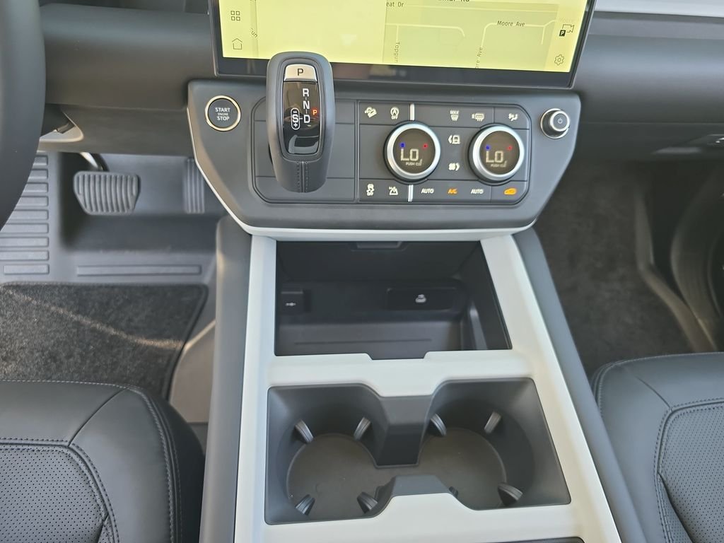 New 2026 Santorini Black LAND ROVER S image 25