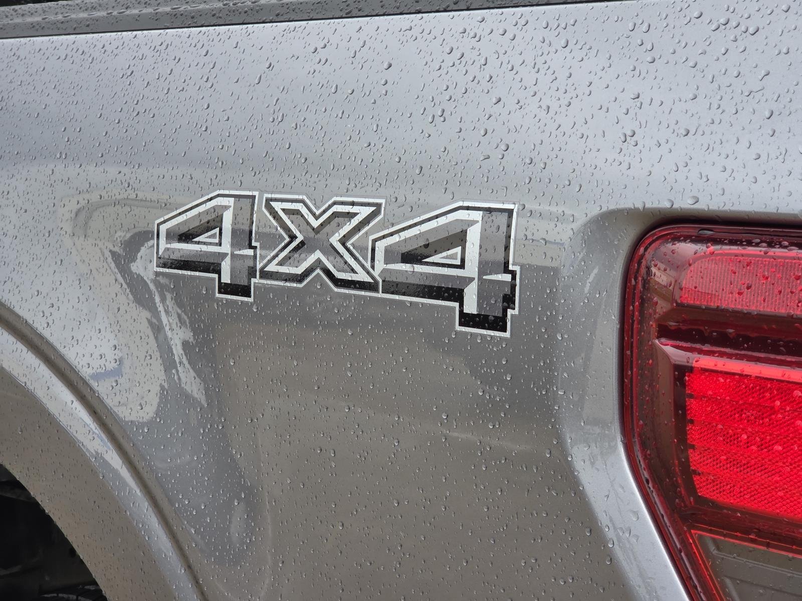 Used 2024 Oxford White Ford XLT image 9