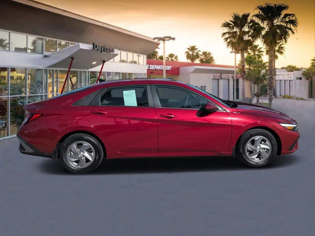 Used 2025 Red Hyundai SE image 2