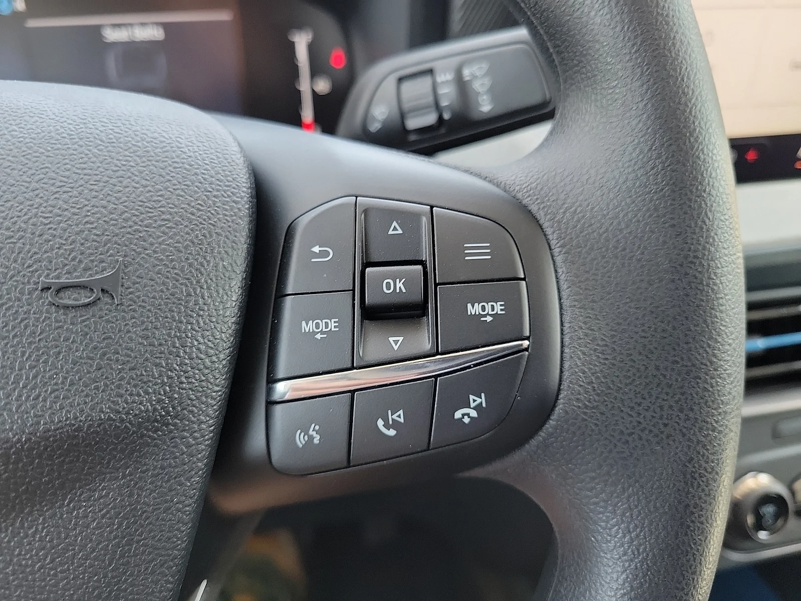New 2025 Oxford White Ford XLT image 19