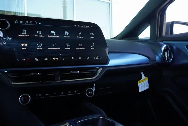 2025 Chevrolet Equinox EV LT - Photo 18