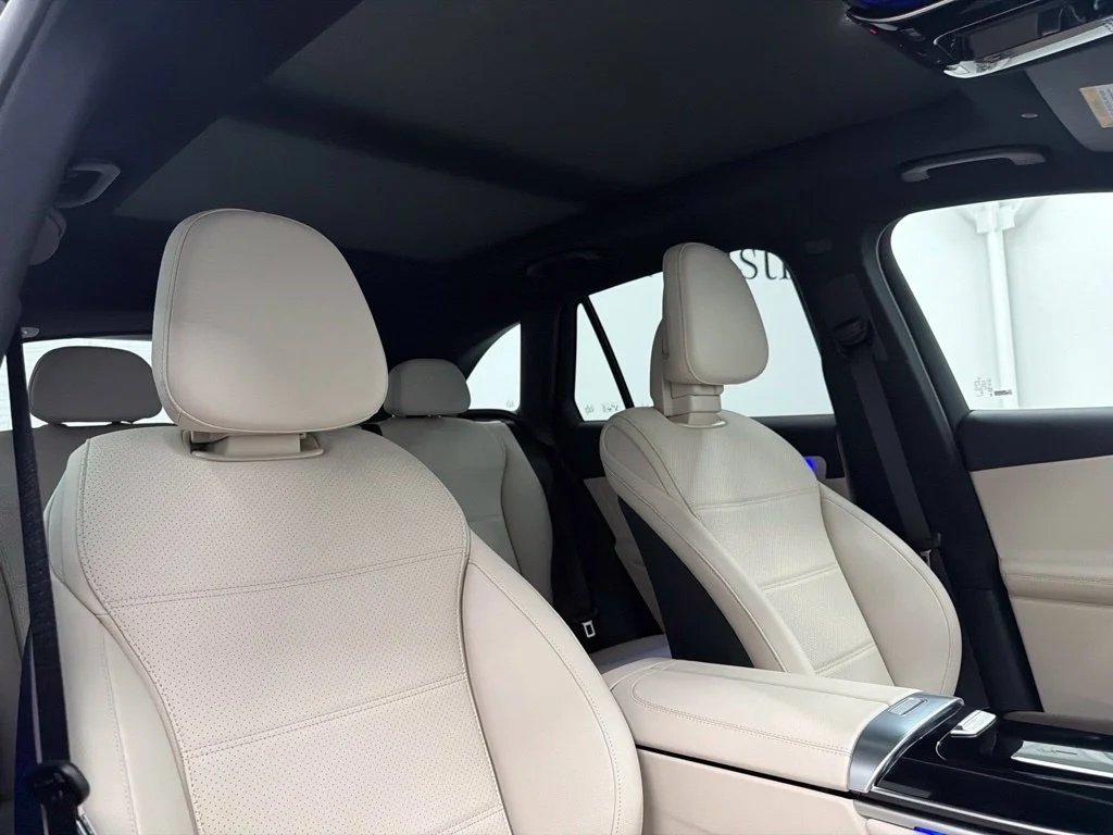 New 2027 Black Mercedes-Benz GLC 300 image 30