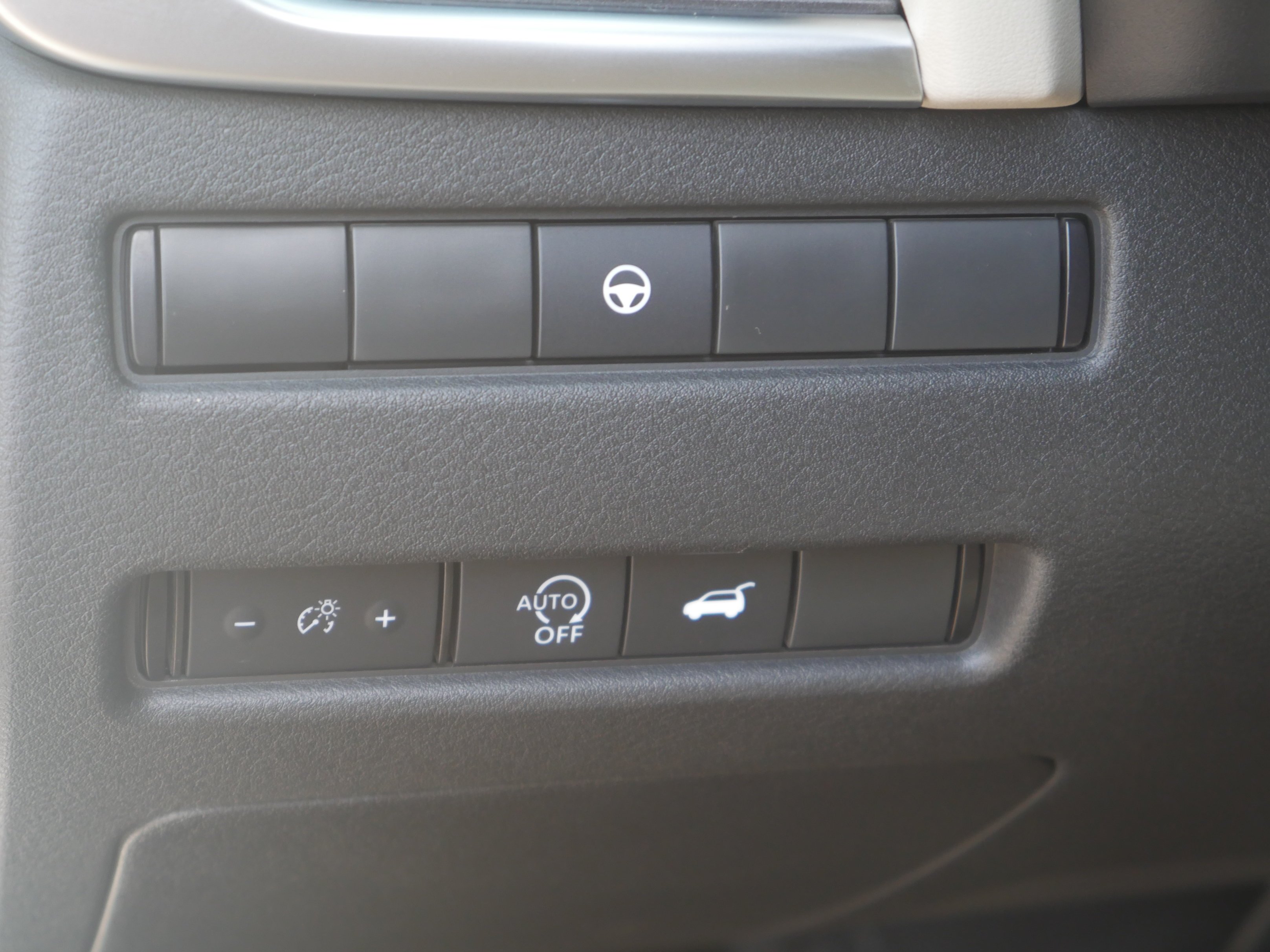 Certified Used 2023 Pearl White Tricoat Nissan SV image 6