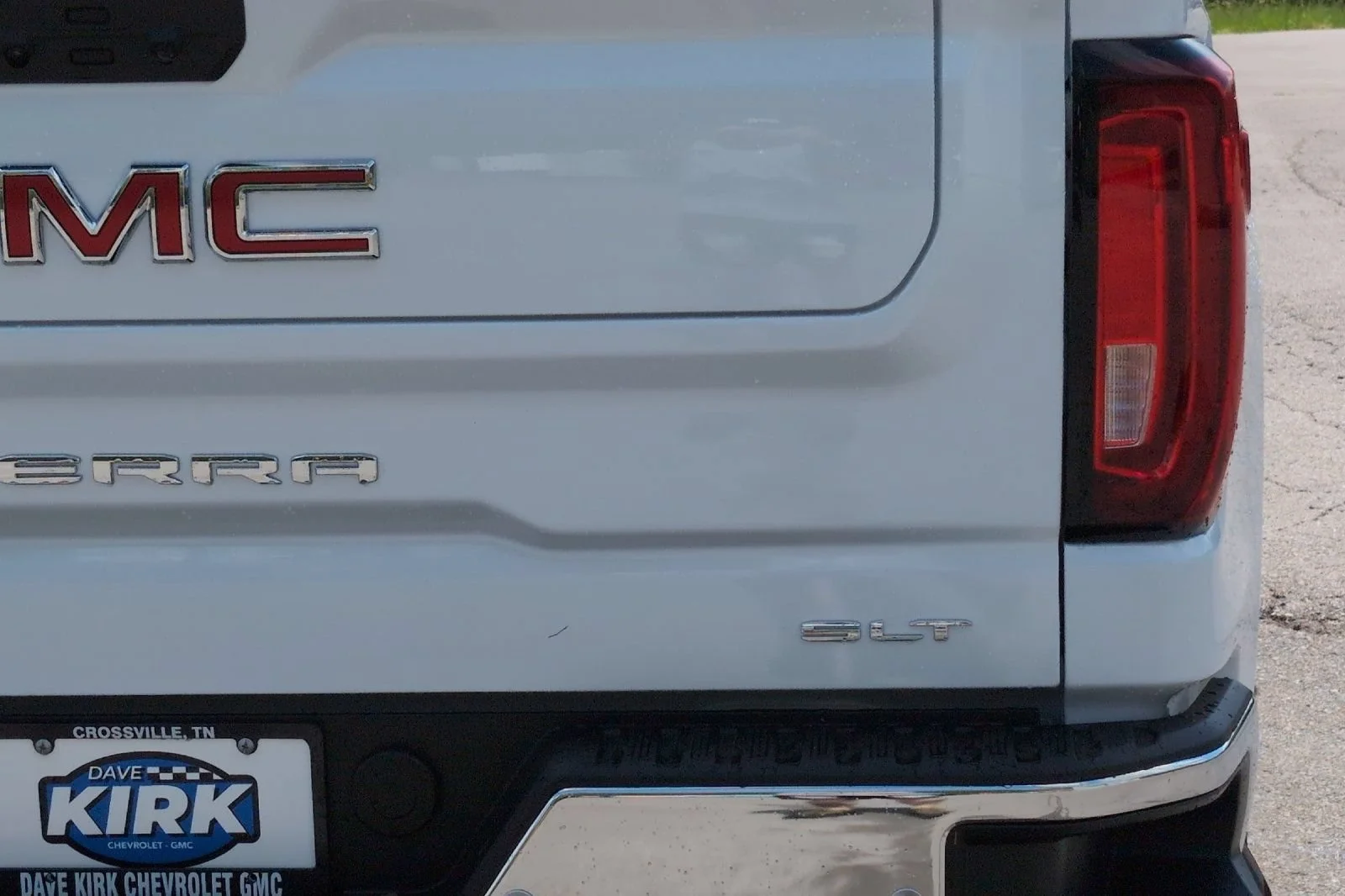 New 2026 Glacier White Tricoat GMC SLT image 27