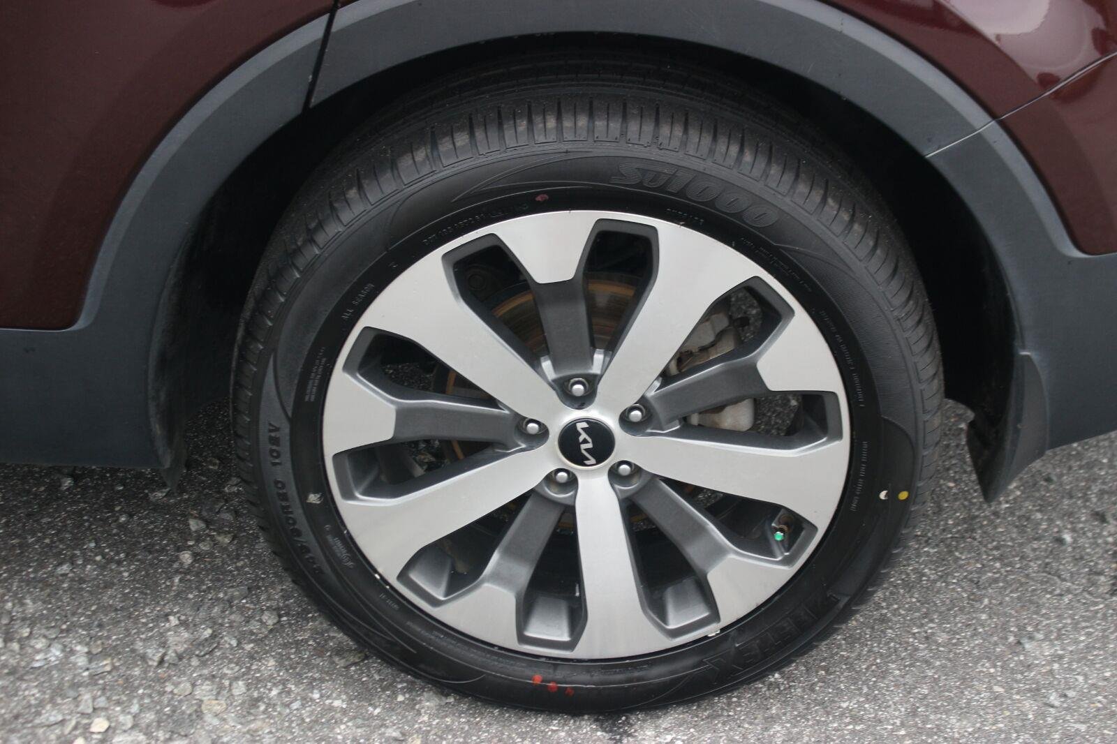 Used 2022 Red Kia EX image 41