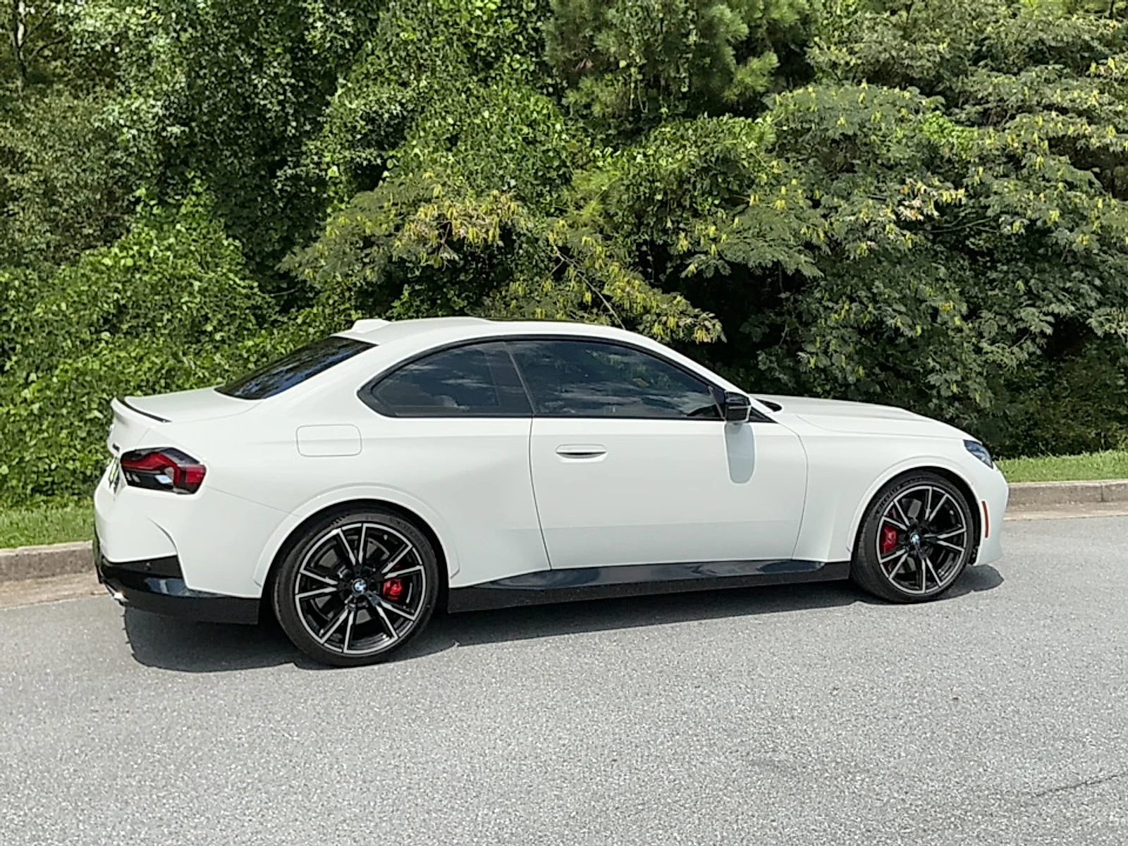Used 2024  BMW i image 2