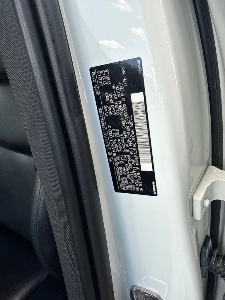 Used 2019  Volvo Momentum image 31