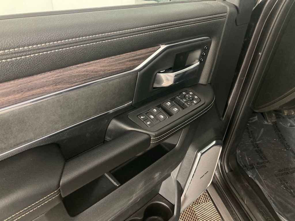 New 2026 Granite Crystal Metallic Clear-Coat Exterior Paint RAM Laramie image 14