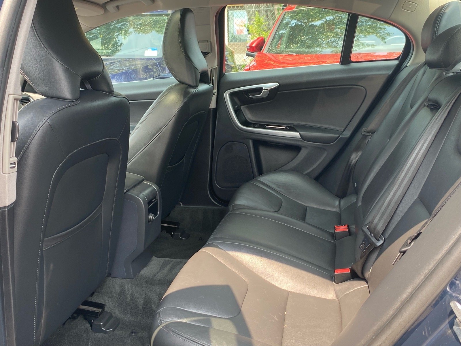 Used 2015 Blue Volvo T5 Premier image 18