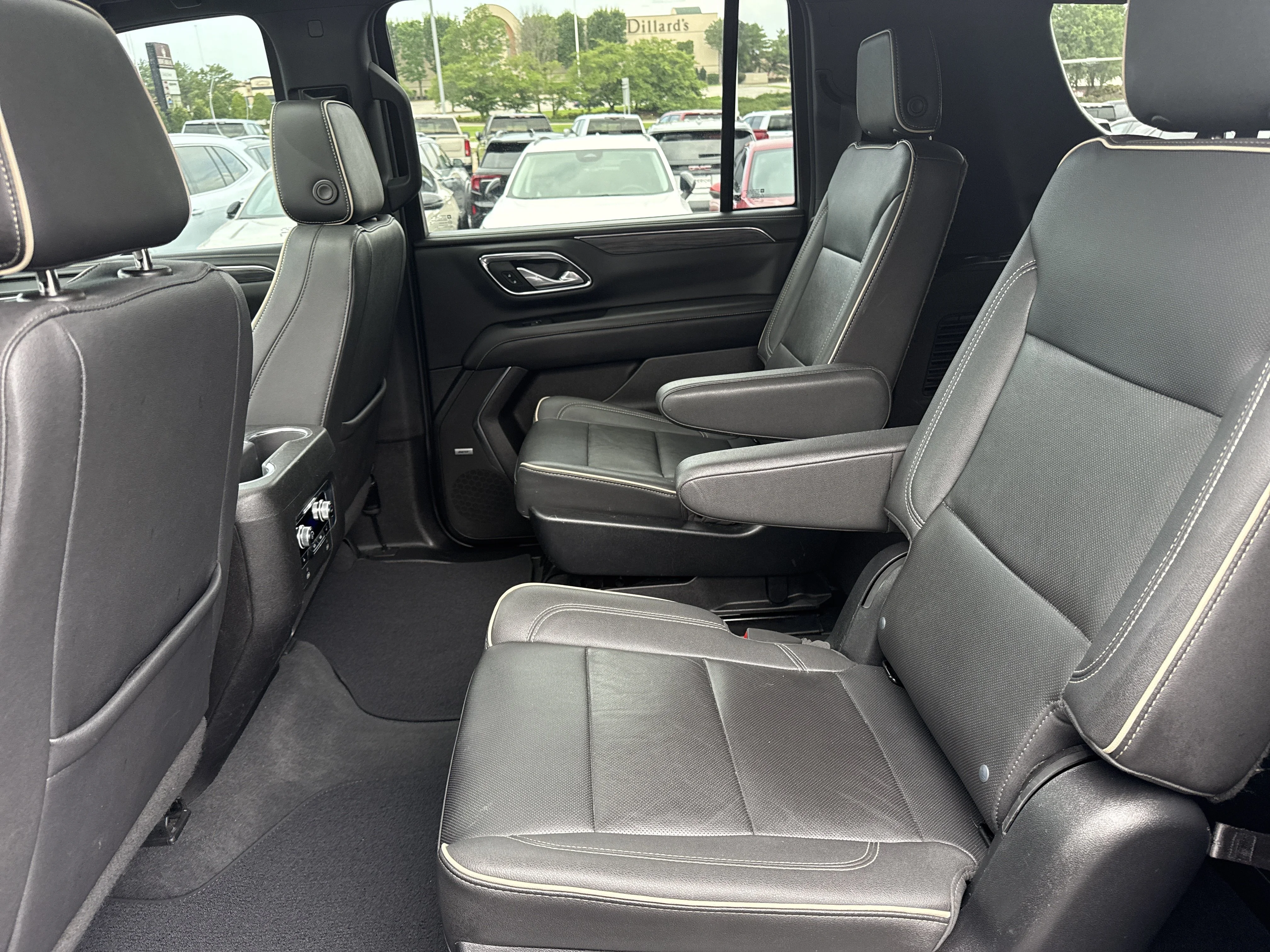 Used 2023 Onyx Black GMC SLT 4WD image 6