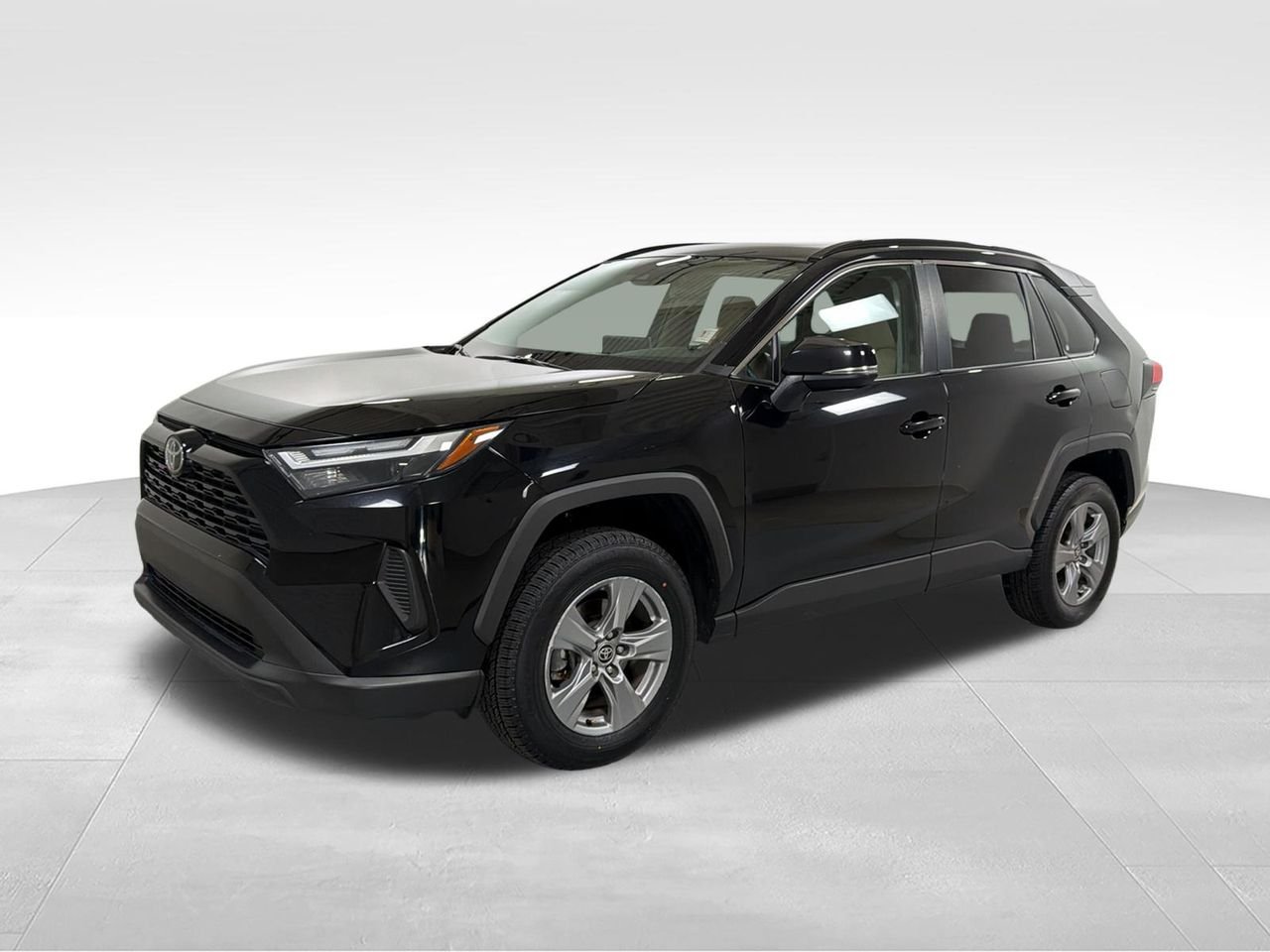 2022 Toyota RAV4 XLE FWD's photo