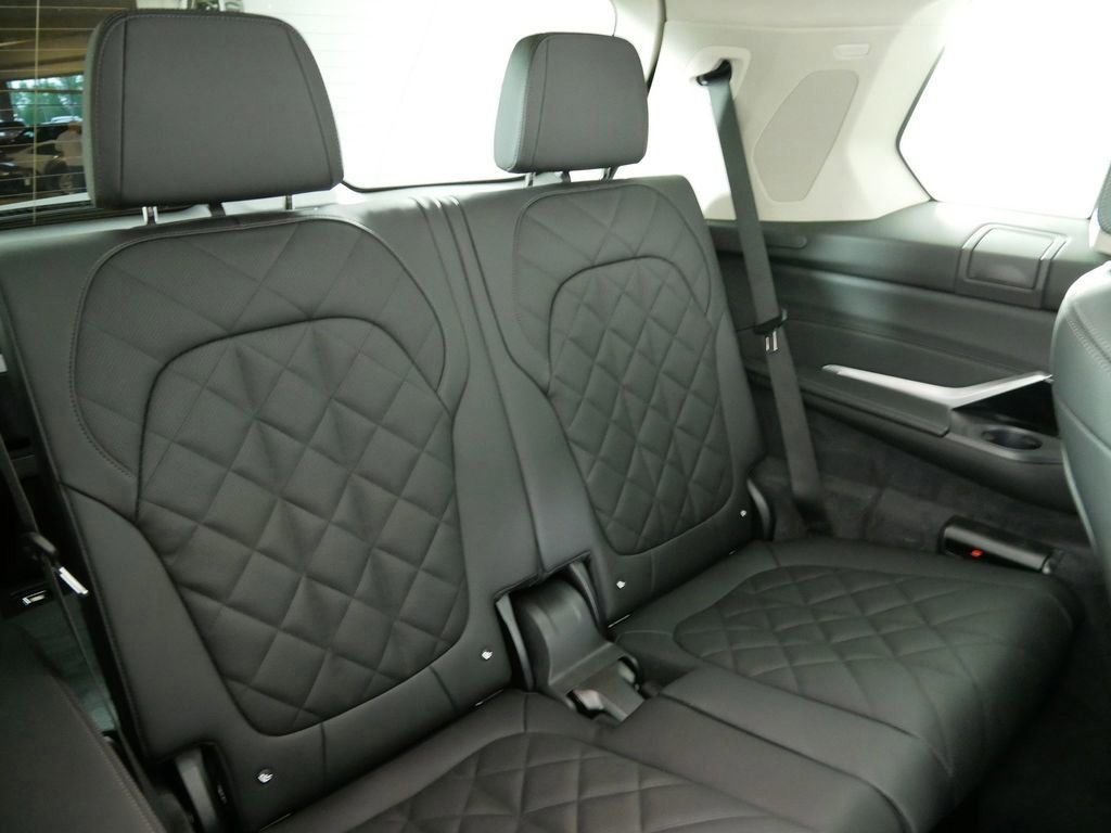 Used 2026 Black Sapphire Metallic BMW xDrive40i image 26