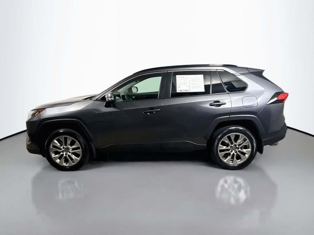 Used 2024 Magnetic Gray Metallic Toyota XLE Premium image 4