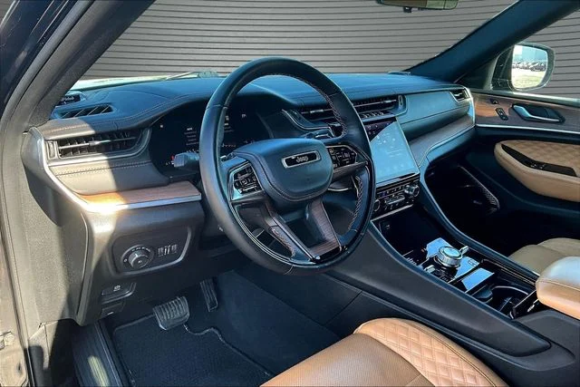 Used 2022 Black Jeep Summit image 16