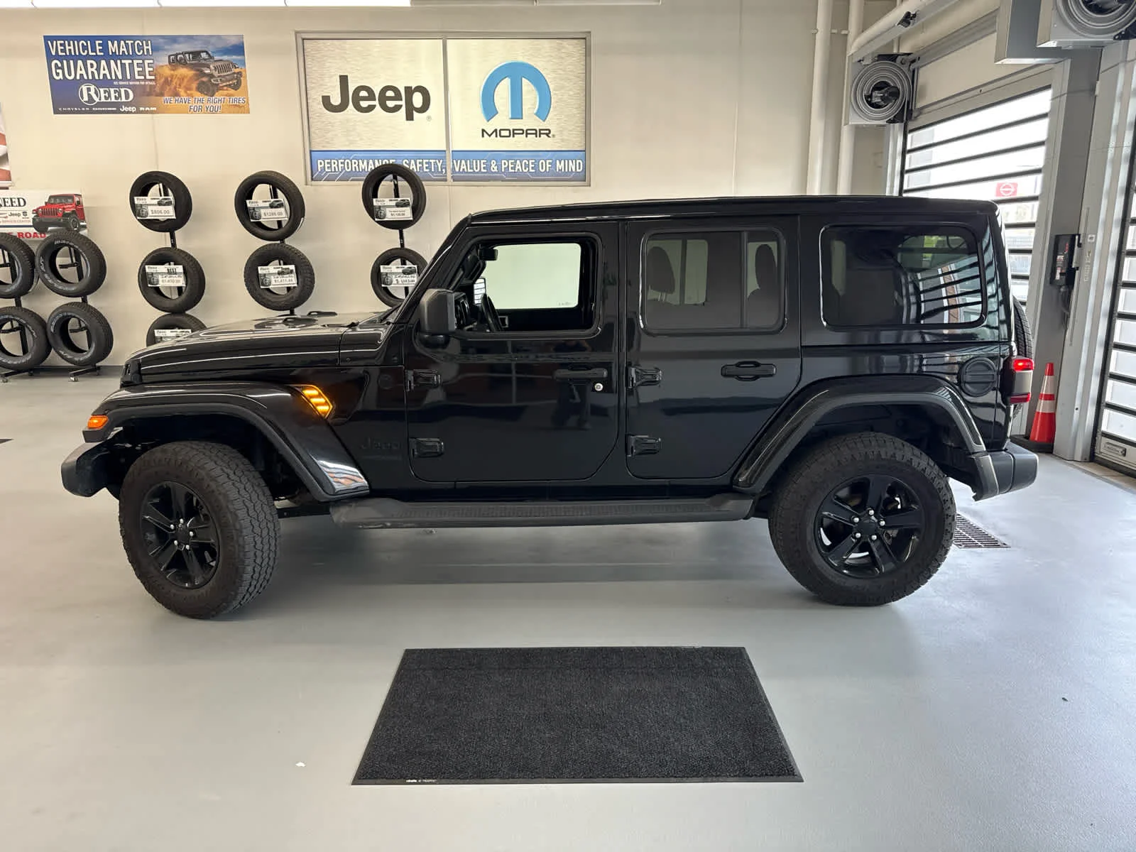 Used 2020 Black Clearcoat Jeep Sahara Altitude image 8