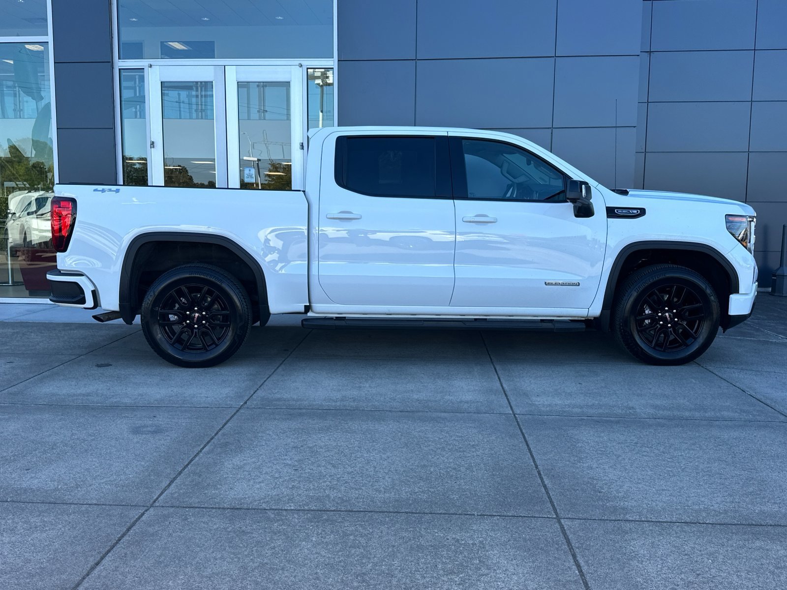 Used 2025 Summit White GMC Elevation image 3