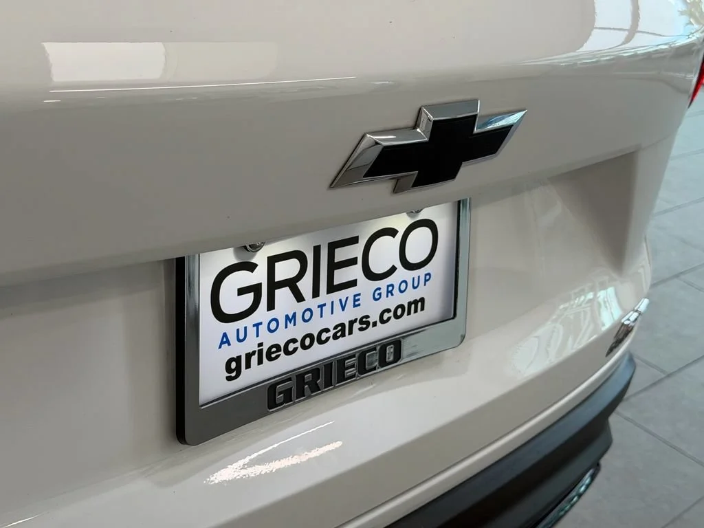 Used 2024 Summit White Chevrolet 1RS image 12