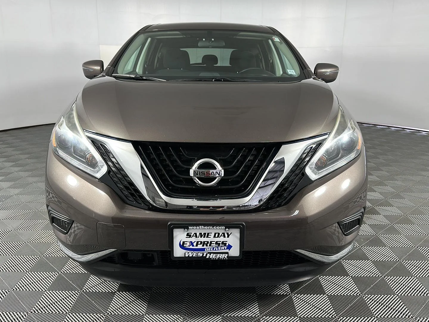 Used 2018 Java Metallic Nissan S image 13