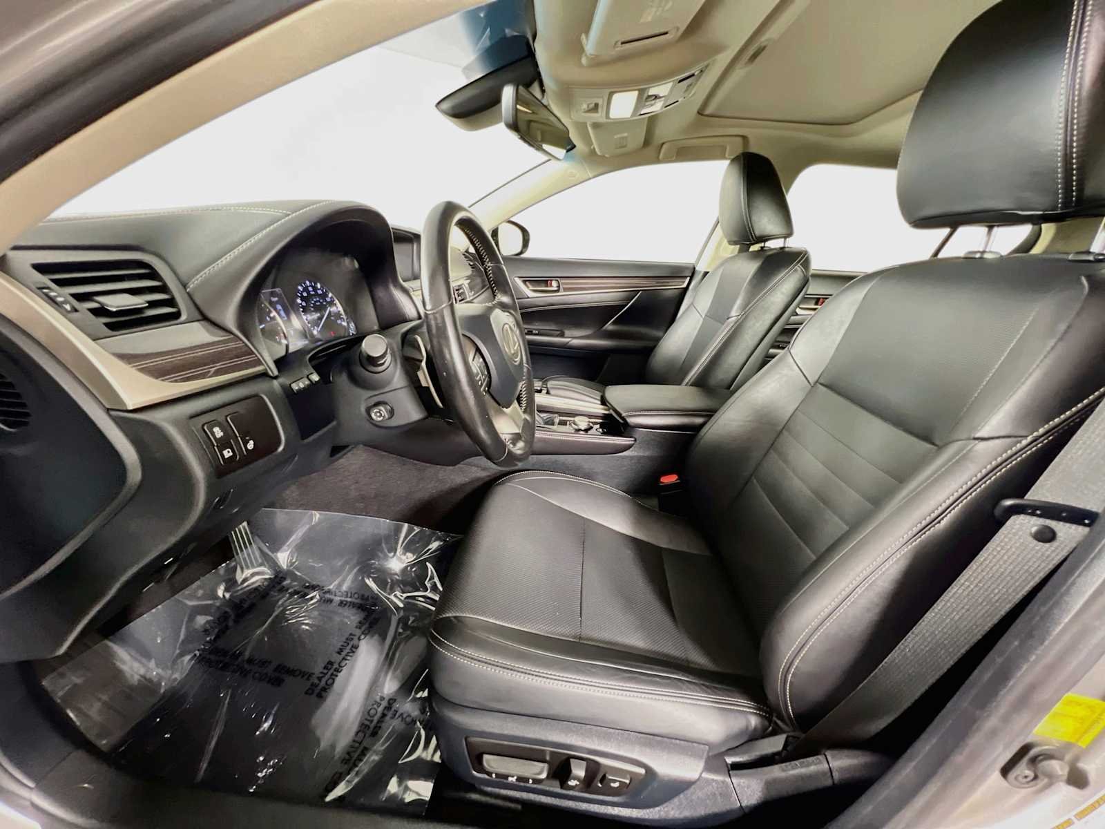 Used 2018 Atomic Silver Lexus  image 22