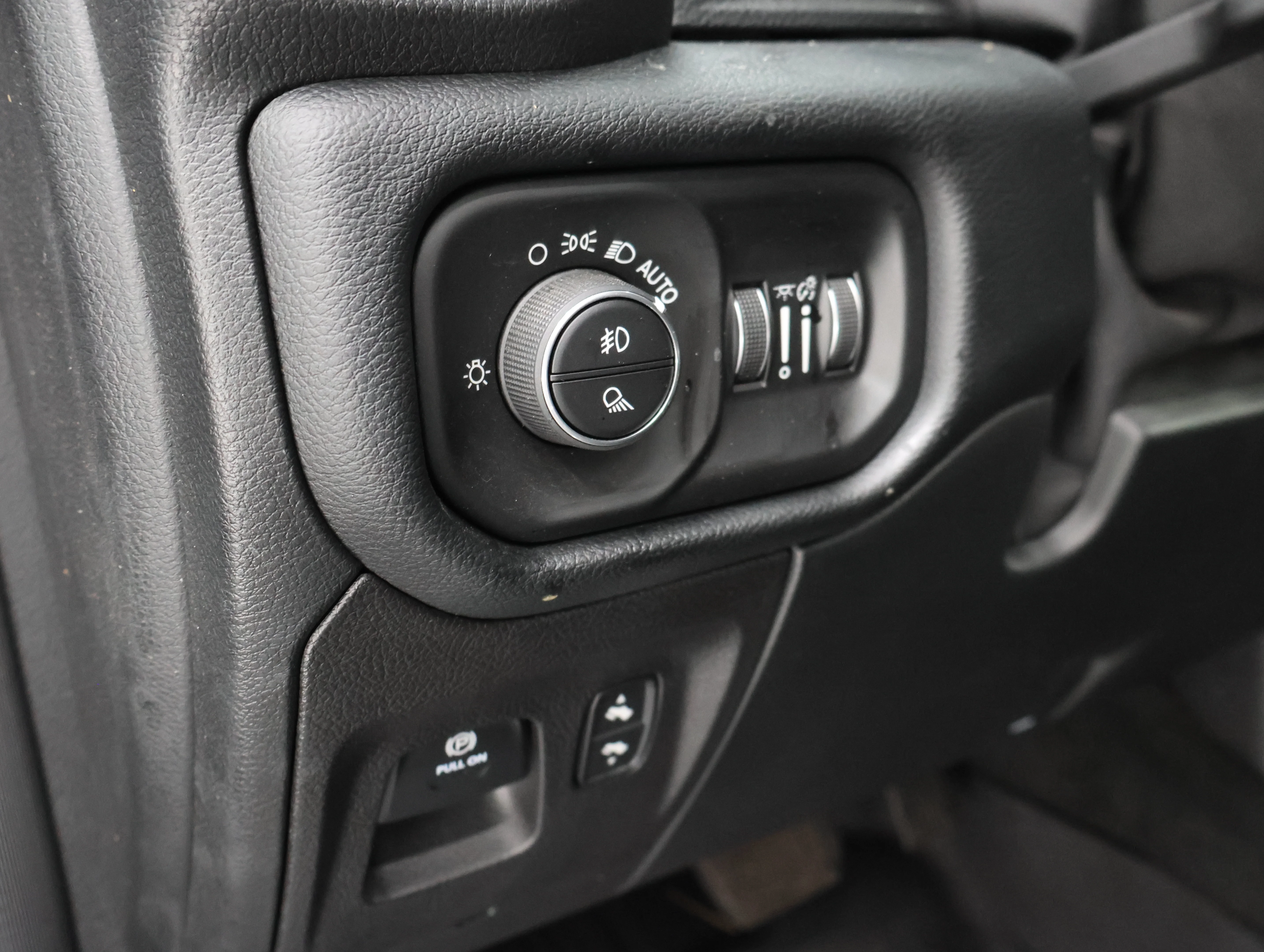 Used 2021 Diamond Black Crystal Pearlcoat Ram Laramie image 42
