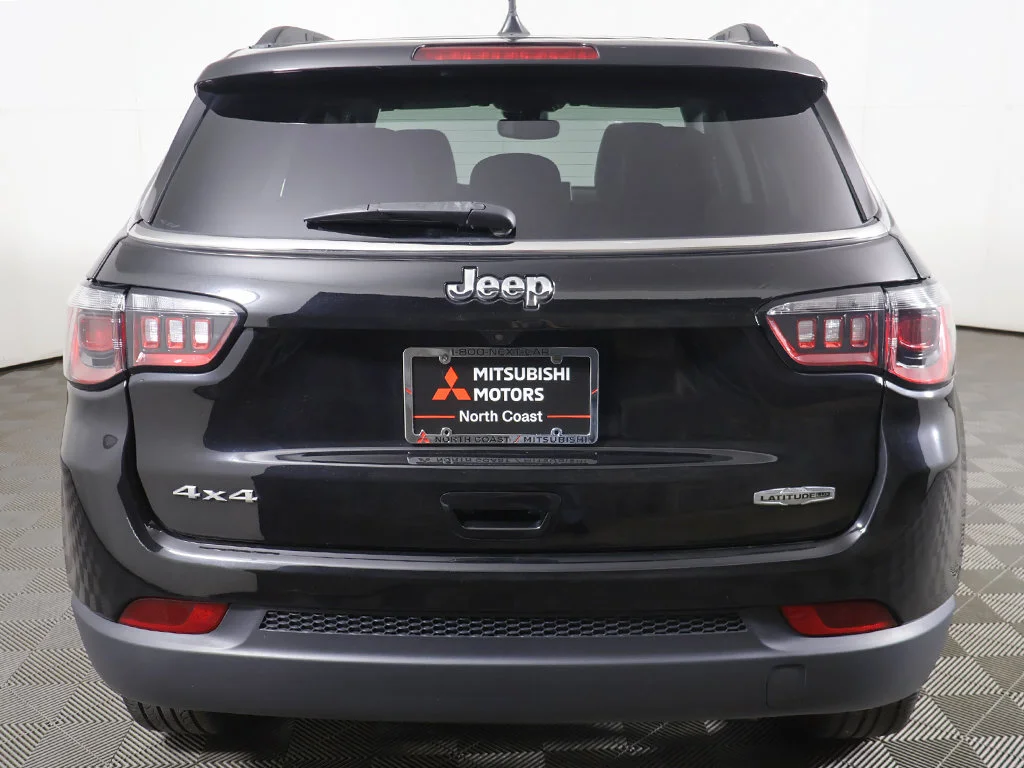 Used 2022 Black Jeep Latitude Lux image 11