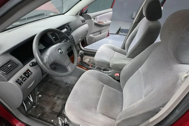 Used 2005 Red Toyota LE image 20