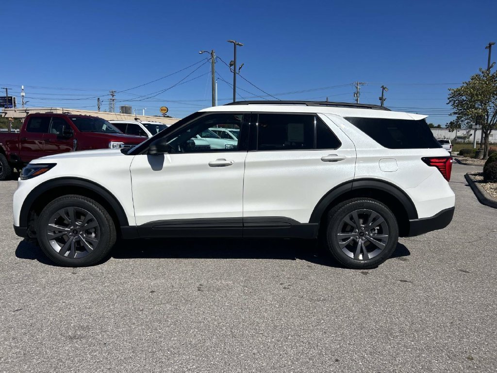New 2027 Star White Metallic Tri-Coat Ford Active image 7