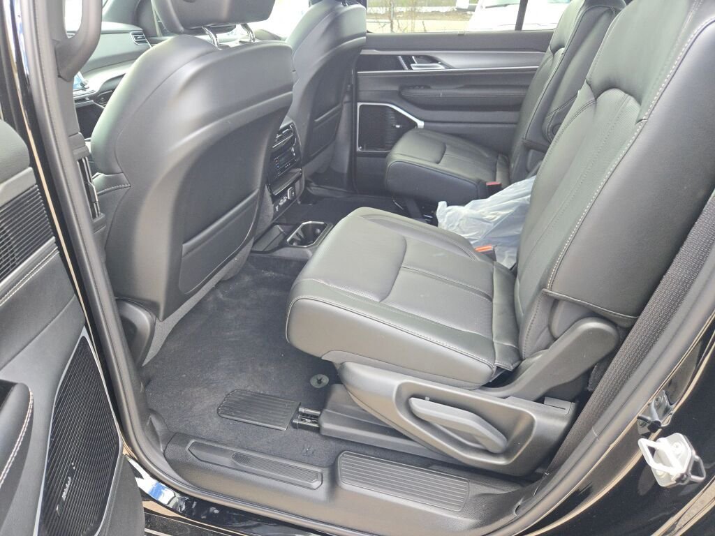 New 2026 High Gloss Black Exterior Paint Jeep Limited Reserve image 18
