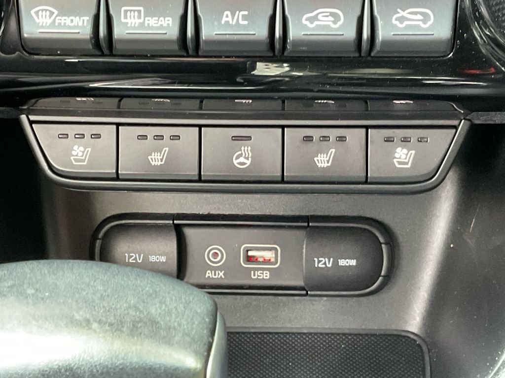 Used 2018 Red Kia EX image 25