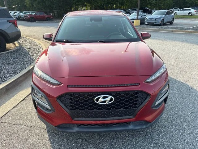 Used 2019 Red Hyundai SE image 3