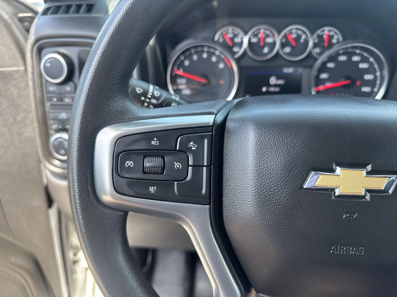Used 2022 SILVER ICE METALLIC Chevrolet Custom image 21